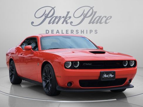 Used 2021 Dodge Challenger R/T Scat Pack RWD image 4