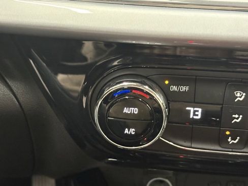 Used 2025 Chevrolet Trax LT image 23