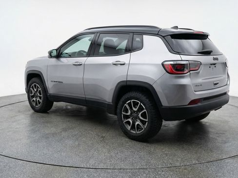 Used 2025 Jeep Compass Trailhawk image 6