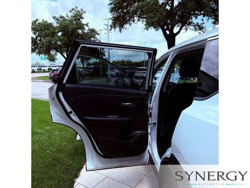 Used 2024 Nissan Rogue SV AWD/4WD image 23