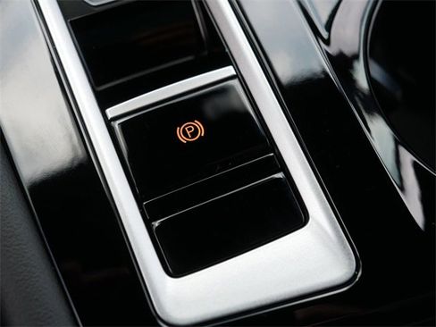 Certified 2024 Volkswagen Atlas Cross Sport SE w/ Panoramic Sunroof Package image 30