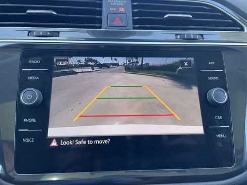 Used 2023 Volkswagen Tiguan SE w/ Panoramic Sunroof Package FWD image 14