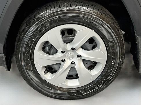 Used 2025 Toyota RAV4 LE AWD/4WD image 30