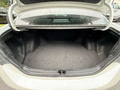 Used 2017 Toyota Corolla SE w/ SE Premium Package FWD image 13