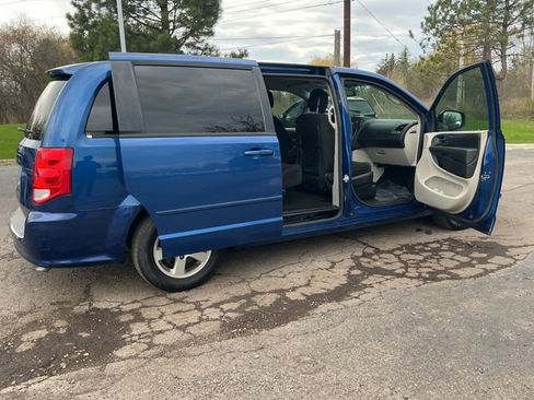 Used 2011 Dodge Grand Caravan Mainstreet w/ PWR Convenience Group FWD image 29