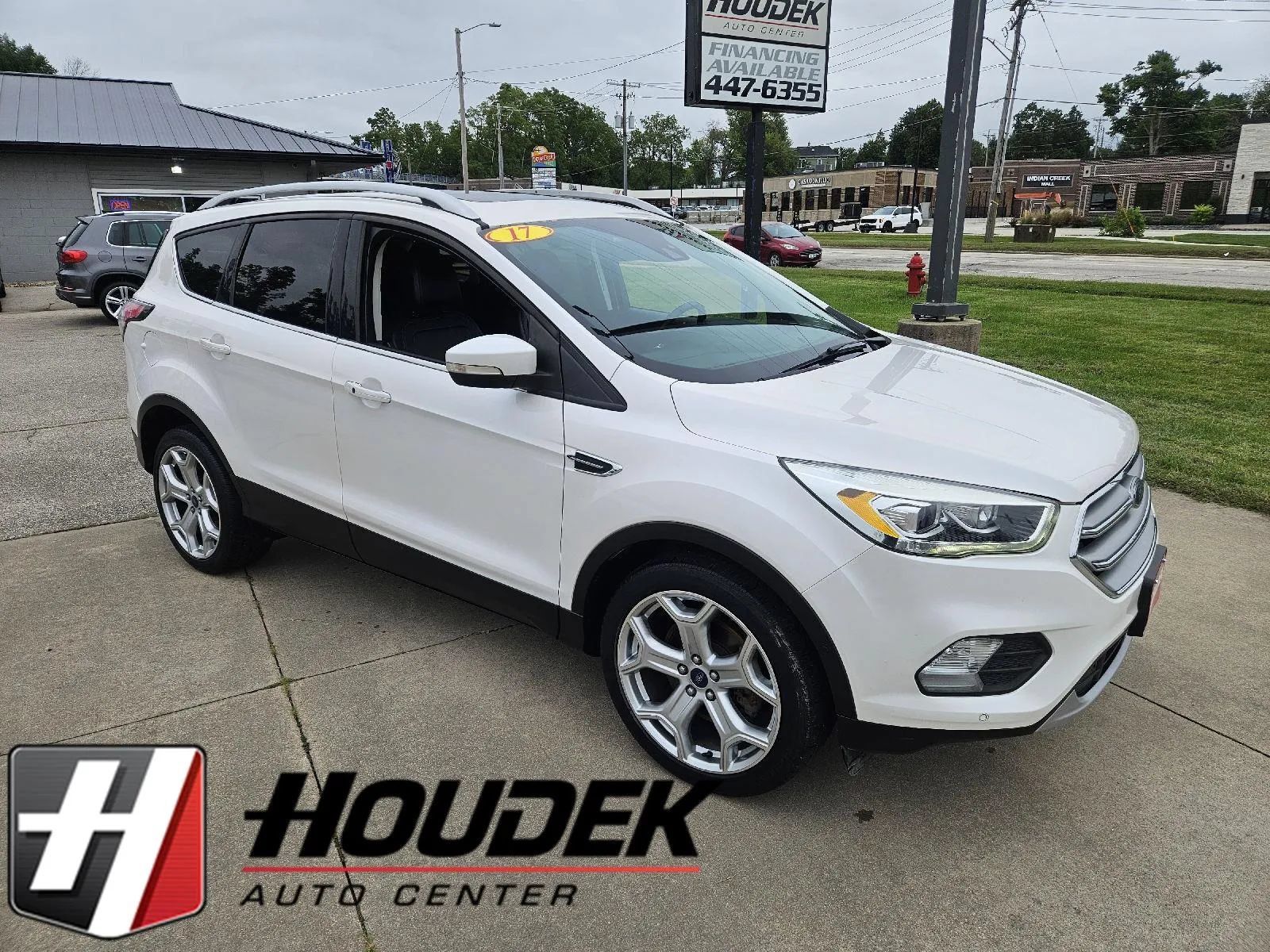 Used 2017 Ford Escape Titanium w/ Canadian Touring Package AWD/4WD image 1