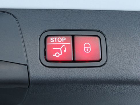 Used 2025 Mercedes-Benz GLB 250 image 14