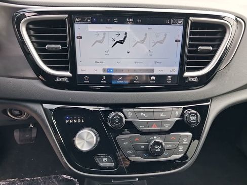 New 2026 Chrysler Voyager LX image 28