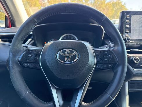 Used 2022 Toyota Corolla Cross LE w/ Moonroof Package image 12