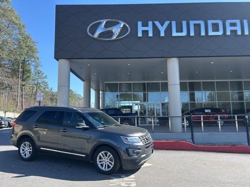 Used 2016 Ford Explorer XLT w/ Equipment Group 202A image 1