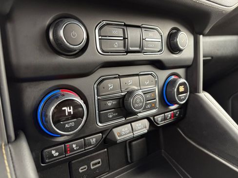 Used 2024 Chevrolet Tahoe Premier image 6