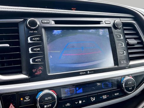 Used 2015 Toyota Highlander XLE AWD/4WD image 29