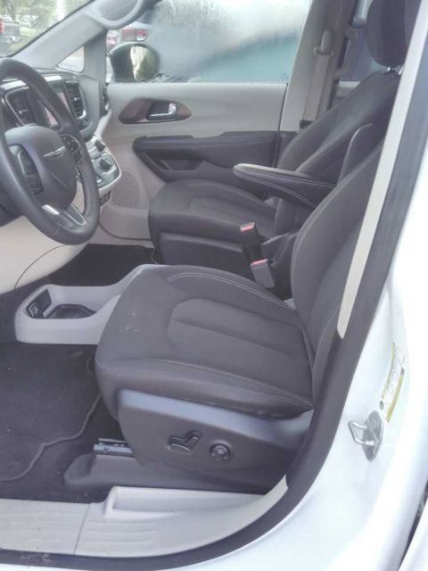 Used 2024 Chrysler Voyager LX FWD image 6
