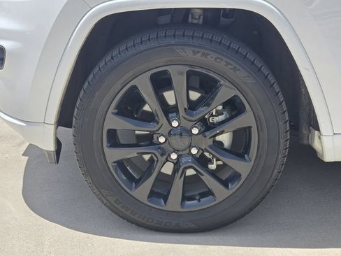Used 2019 Jeep Grand Cherokee Altitude AWD/4WD image 17