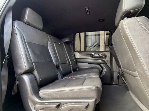 Used 2025 Chevrolet Suburban Z71 AWD/4WD image 21