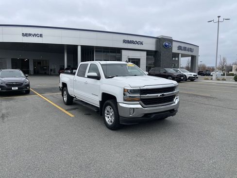 Used 2018 Chevrolet Silverado 1500 LT w/ LT Convenience Package AWD/4WD image 2