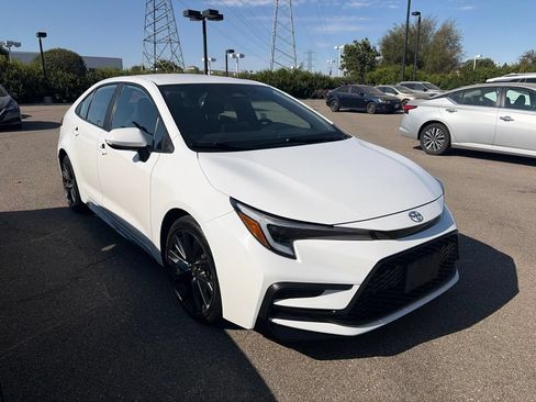 Used 2025 Toyota Corolla SE FWD image 1