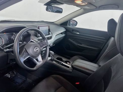 Used 2025 Nissan Altima 2.5 SV FWD image 8