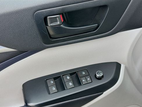 Used 2019 Toyota Highlander Plus AWD/4WD image 15