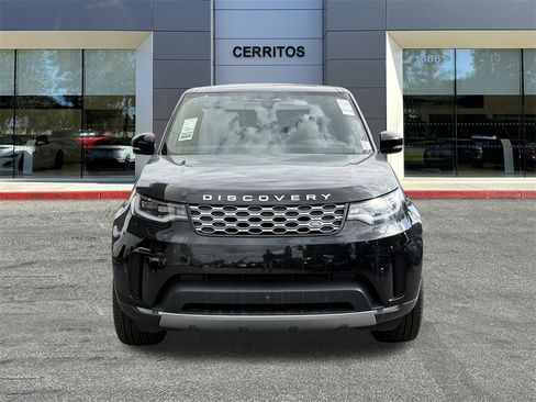 New 2025 Land Rover Discovery S image 3
