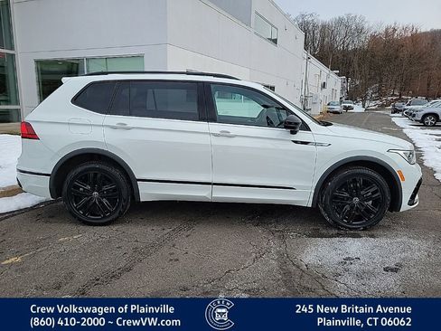 Certified 2022 Volkswagen Tiguan SE R-Line image 33
