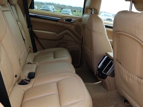 Used 2016 Porsche Cayenne image 16