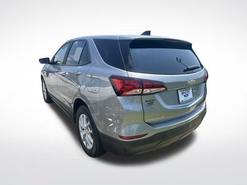 Used 2023 Chevrolet Equinox LS FWD image 2