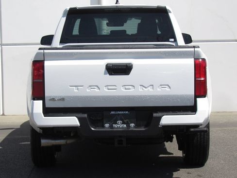 Certified 2025 Toyota Tacoma SR5 AWD/4WD image 7