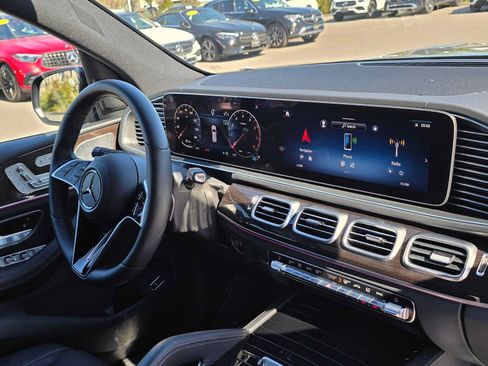 Used 2026 Mercedes-Benz GLS 450 4MATIC image 13