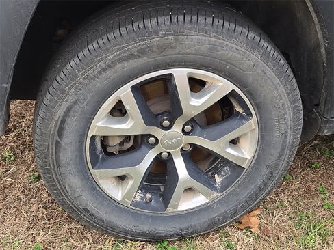 Used 2016 Jeep Cherokee Trailhawk w/ Leather Interior Group image 5