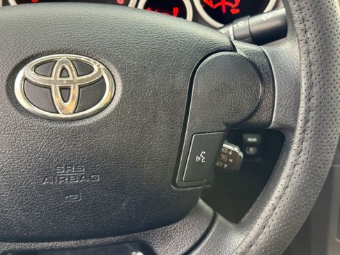 Used 2010 Toyota Tundra w/ SR5 Package image 20