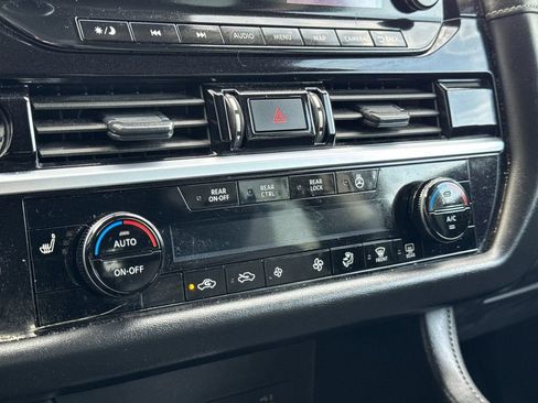 Used 2024 Nissan Pathfinder SL image 21