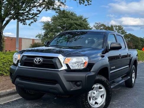 Used 2015 Toyota Tacoma PreRunner image 2