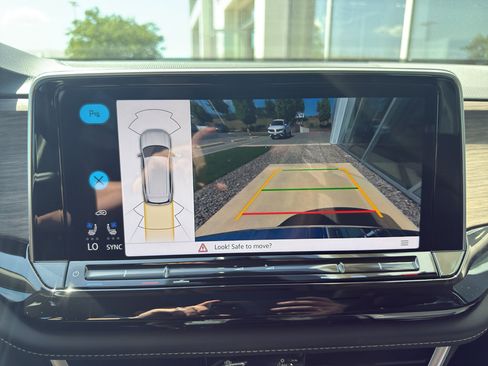 New 2025 Volkswagen Atlas SEL image 15