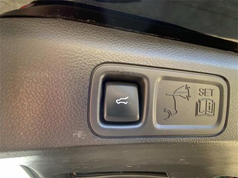 Certified 2024 Ford Expedition Limited image 9