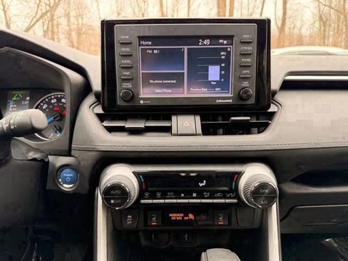 Used 2022 Toyota RAV4 XLE w/ Convenience Package image 24