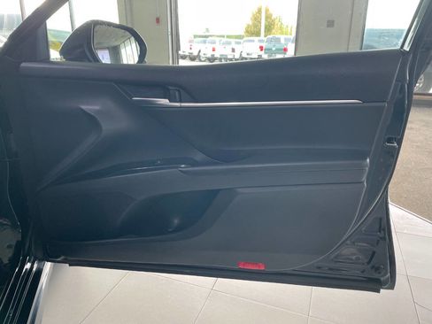 Used 2020 Toyota Camry SE image 25