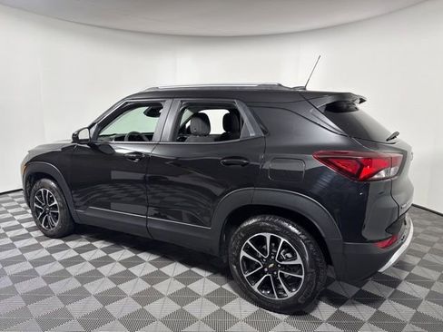 Used 2025 Chevrolet TrailBlazer LT image 4