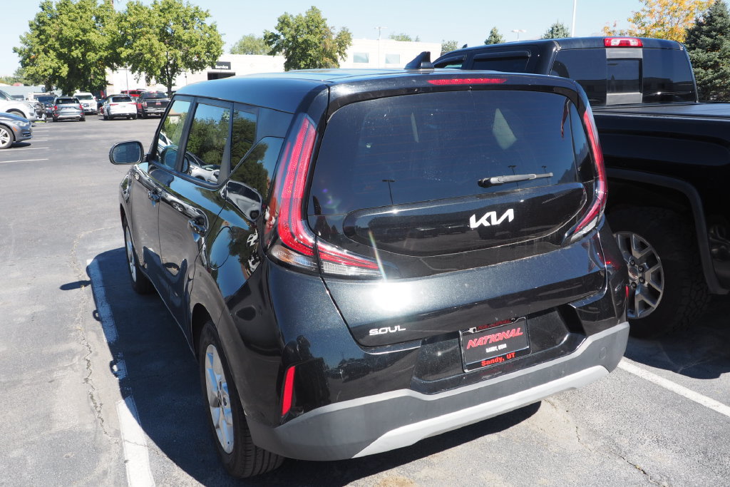 Used 2023 Kia Soul S FWD image 4