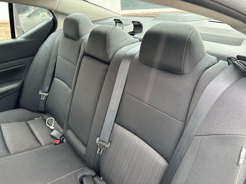 Used 2022 Nissan Altima 2.5 SV w/ SV Premium Package image 5