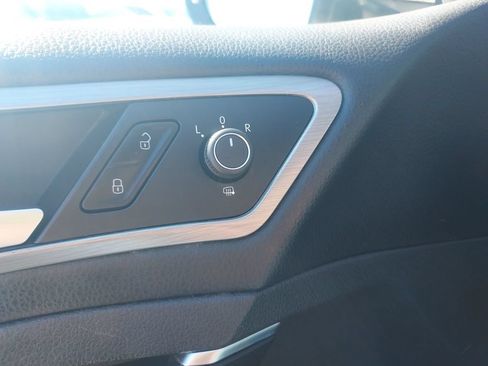 Used 2015 Volkswagen Golf S FWD image 22