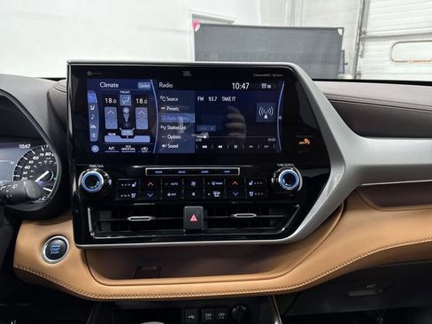Used 2021 Toyota Highlander Platinum image 21