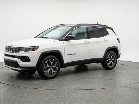 Used 2025 Jeep Compass Limited AWD/4WD image 3