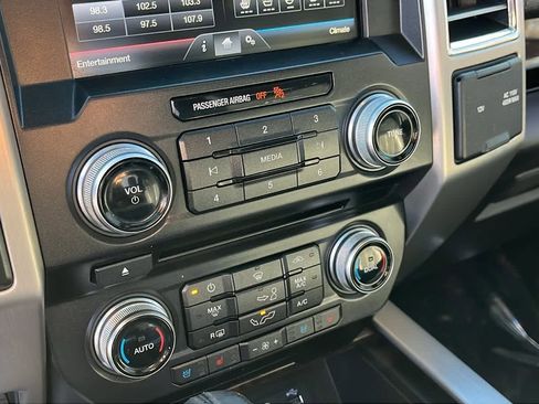 Used 2015 Ford F150 Platinum w/ Equipment Group 701A Luxury image 21