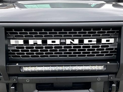 Used 2023 Ford Bronco Badlands w/ Sasquatch Package AWD/4WD image 10