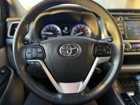 Used 2015 Toyota Highlander XLE image 15