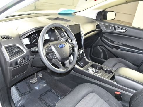 Used 2023 Ford Edge SE image 2