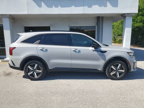 Used 2023 Kia Sorento EX w/ Panoramic Sunroof Package FWD image 7