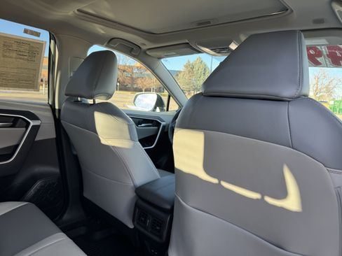 Used 2023 Toyota RAV4 XLE Premium image 18