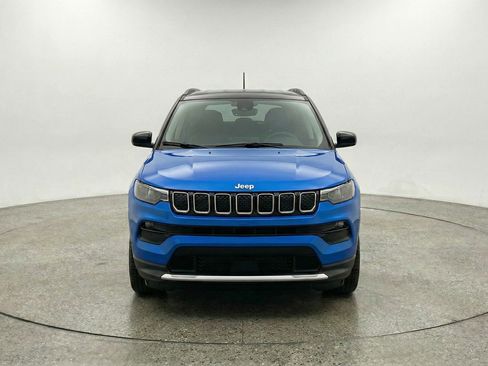 Used 2025 Jeep Compass Limited AWD/4WD image 2